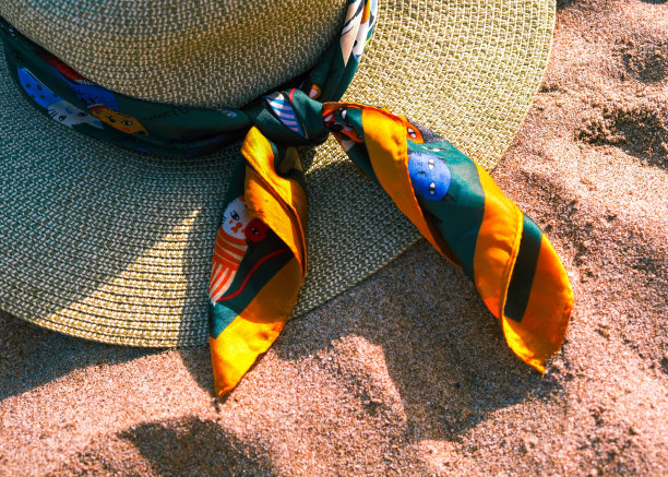 海滩上的帽子图片下载