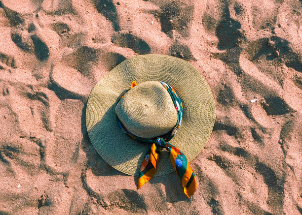 海滩上的帽子图片下载