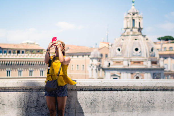 游客在罗马拍照图片下载