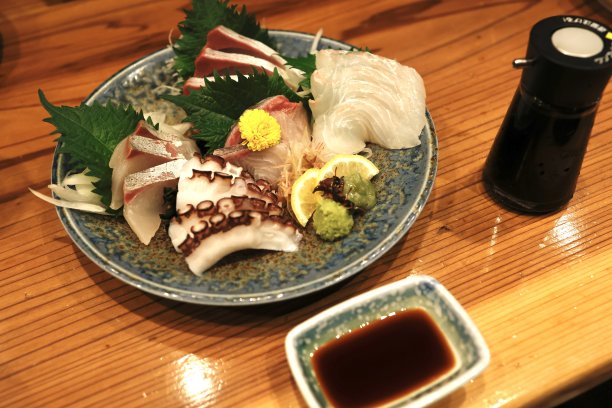 五种生鱼片。图片下载