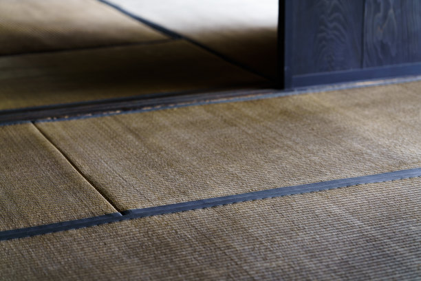 一座古老的传统日本房屋的内部图片下载