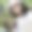 卡通微笑黑发女人穿着白色贝雷帽图片下载