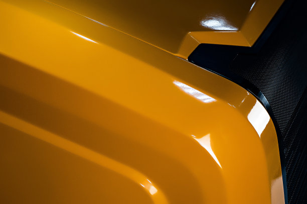 汽车拖拉机的黄色前面板。工业技术，金属网图片下载