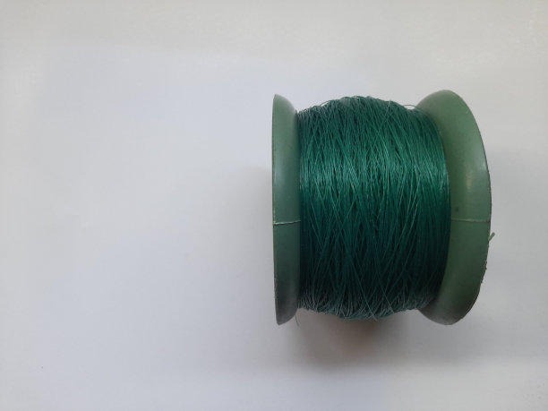 在白色背景上的肯努尔线程的顶视图图片下载