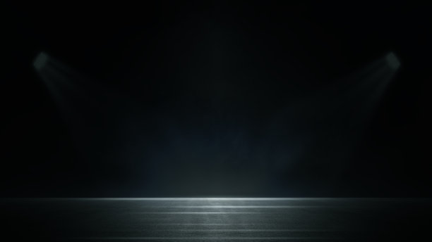 黑暗的舞台表演，蓝色的背景，一个空旷的黑暗场景，激光束，霓虹灯，射灯反射在沥青地板上，工作室的房间里漂浮着烟雾来展示产品。图片下载