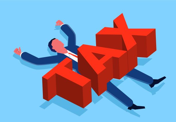 等长巨字母TAX压垮了商人，税负或债务支付，纳税期限，税收问题，税收概念图片下载