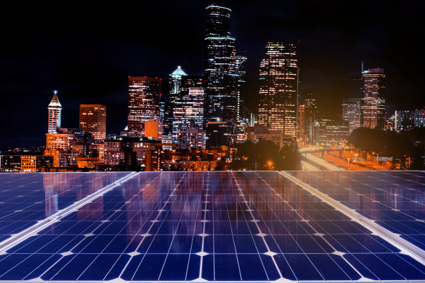 太阳能板覆盖城市景观，太阳能绿色生活理念，图片下载