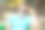 印度老年男子在公园户外吃着舔着冰棍或冰淇淋，成熟的头男享受着退休生活。暑假。有选择性的重点图片下载