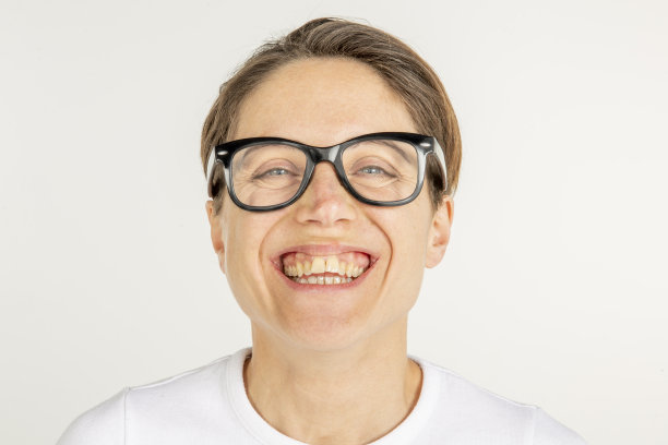 成年女性肖像。图片下载