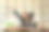 满意的女商人伸伸胳膊，在笔记本电脑前休息。缓解工作场所疲劳的概念。图片下载