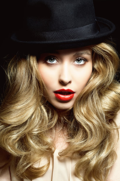 黑帽子女人图片下载