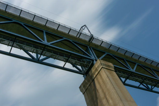 特写和长曝光照片的长铁路桥附近的莫雷斯内特在比利时图片下载