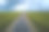 空旷的城际公路在绿色农田之间的鸟瞰图。高速公路的无人机俯视图图片下载