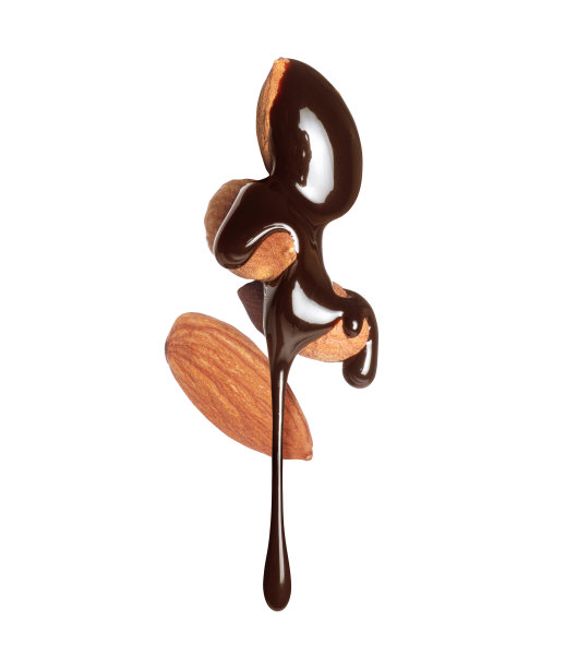 杏仁上覆盖着融化的巧克力，特写在白色的背景上图片下载