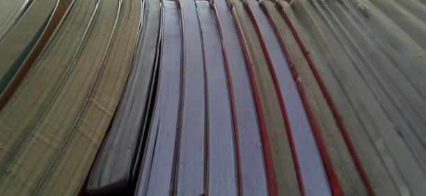 书架上一排排的书图片下载