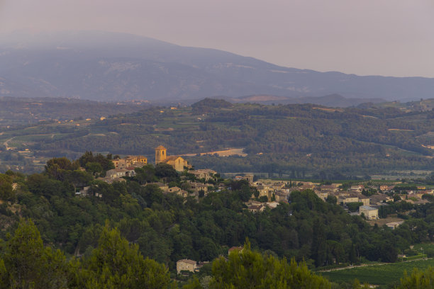 法国德罗姆省的Vinsobres村图片下载