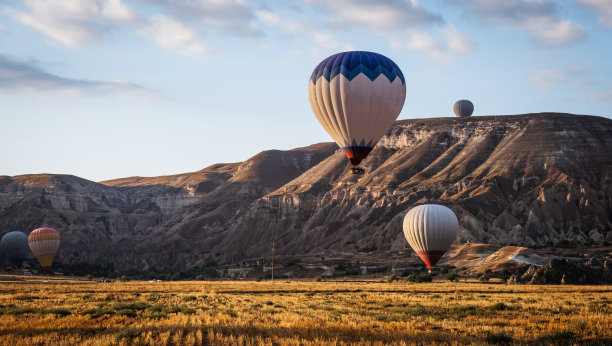 土耳其卡帕多西亚的热气球节图片下载