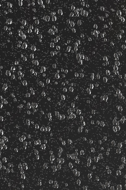 水滴凝结滴覆盖清爽的暗背景图片下载
