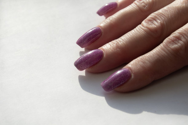紫罗兰色，反光凝胶，带微光，适合50岁以上的女性图片下载