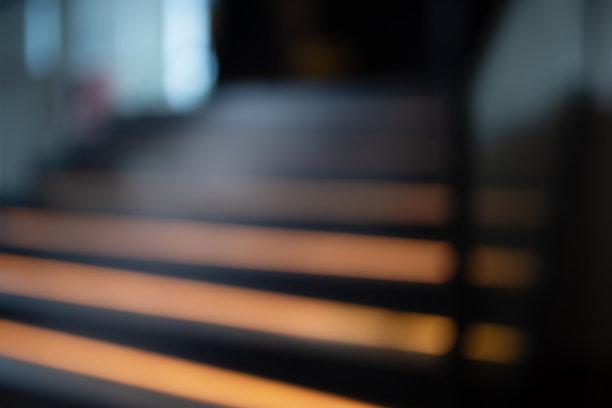 楼梯上升模糊图片下载