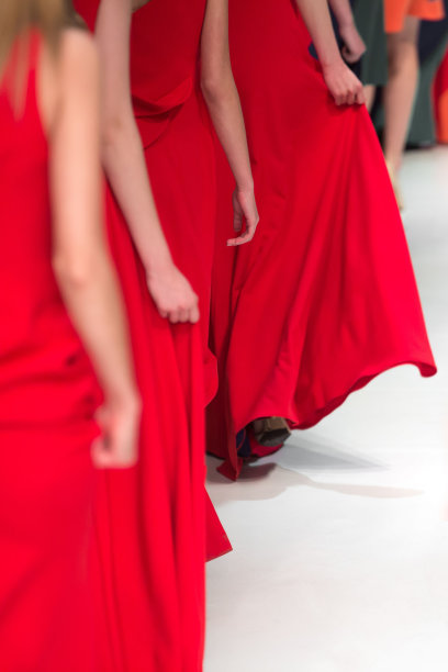 时装秀主题摄影，t台走秀，模特走秀压轴。图片下载