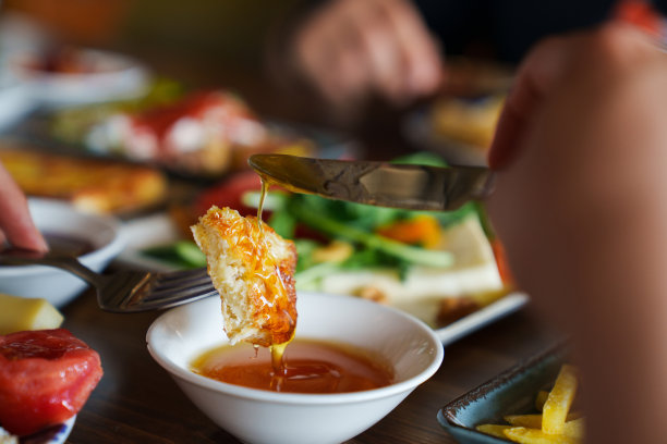 黄油和蜂蜜面包，土耳其早餐图片下载