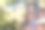 年轻的金发女郎在公园里拿着吉他。创意爱好和专业人士的概念。积极的态度。赋权。图片下载