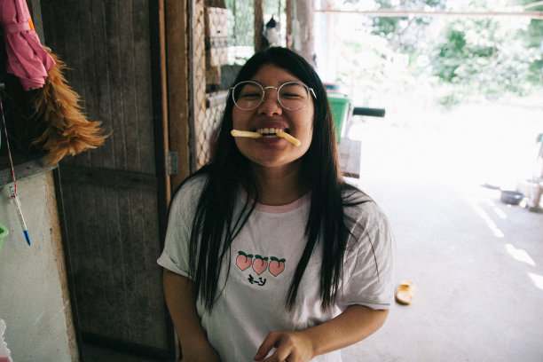 可爱的家庭主妇烹饪图片下载