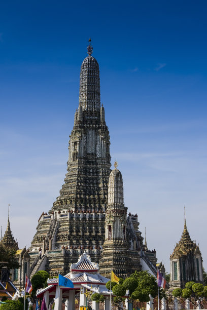 阿仑寺，黎明寺，湄南河上的船只，曼谷雅伊区，吞武里，曼谷，亚洲图片下载