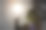 年轻女子玩泡泡棒的剪影。图片下载
