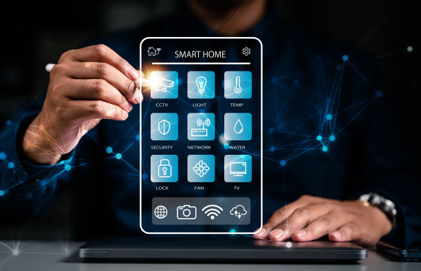 使用智能家居仪表板控制器上的笔点来控制家居。未来的物联网增长图片下载