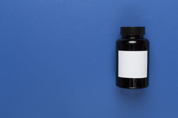 塑料瓶与维生素彩色背景，俯视图图片下载