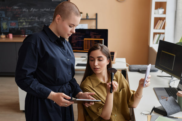 所有女性业务团队在办公室工作图片下载