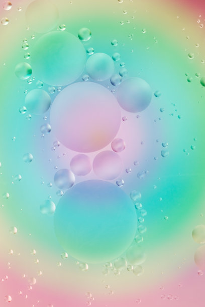 浮在水面上的油五颜六色图片下载