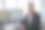 留胡子的男工程师在办公室看着镜头微笑图片下载