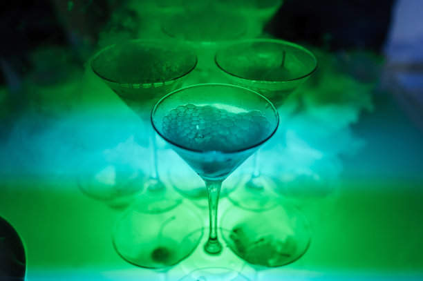 加干冰的香槟酒杯，香槟塔图片下载