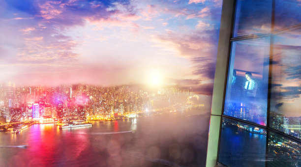 站在办公室窗前的商人图片下载