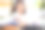 亚洲可爱的小学女生正在收拾书包，为开学第一天做准备。图片下载