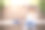 可爱的女学生在学校外面吃饭。为孩子们准备健康的学校早餐。午餐的食物。图片下载