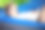 可爱的女孩在花园里的吊床上看书。图片下载