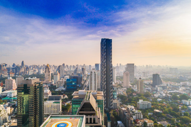 曼谷市景现代办公大楼早晨的阳光图片下载