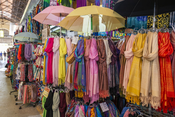 克里特岛哈尼亚古城的希腊传统服饰图片下载