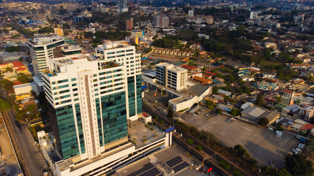俯瞰城市景观大道Morazán，特古西加尔巴，洪都拉斯图片下载