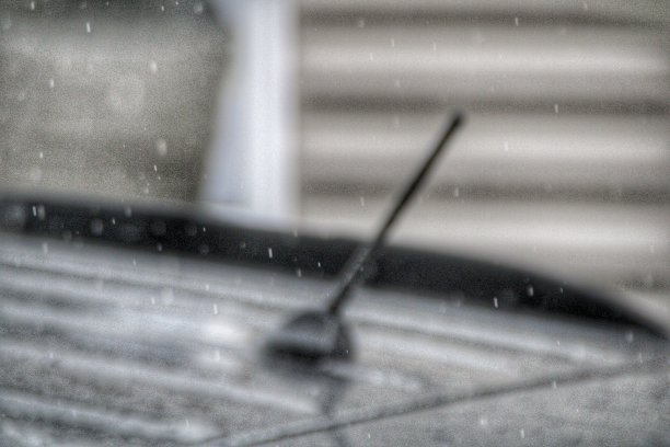 夏天的暴雨和雨点图片下载