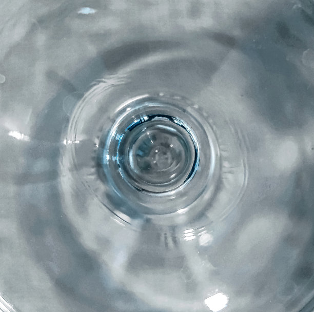 对着镜子看图片下载