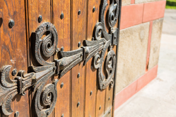 塞尔维亚贝尔格莱德圣马可教堂的大门图片下载