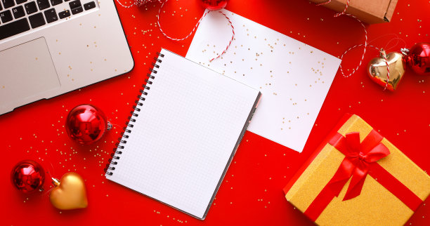 横幅平放圣诞礼物。购物清单模型图片下载