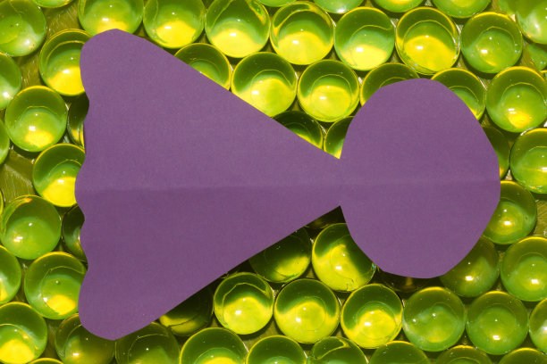 绿色未来主义背景，纸紫鱼为复制空间，艺术创意2022图片下载