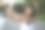 年轻的黑发女郎在海滨公园自拍图片下载