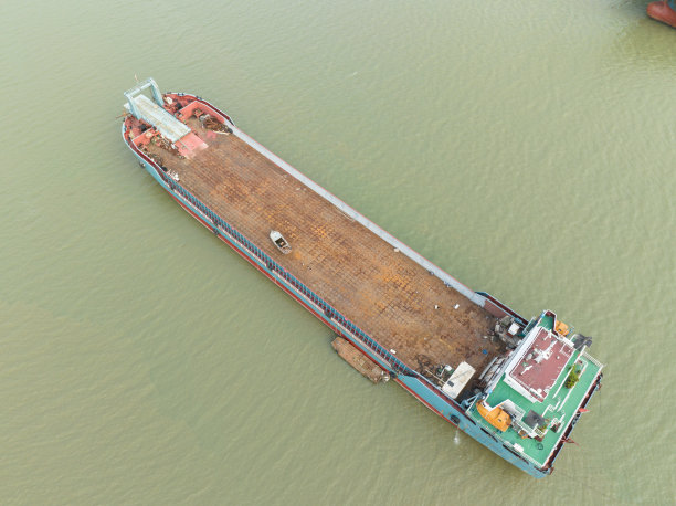 河上的小运输船图片下载